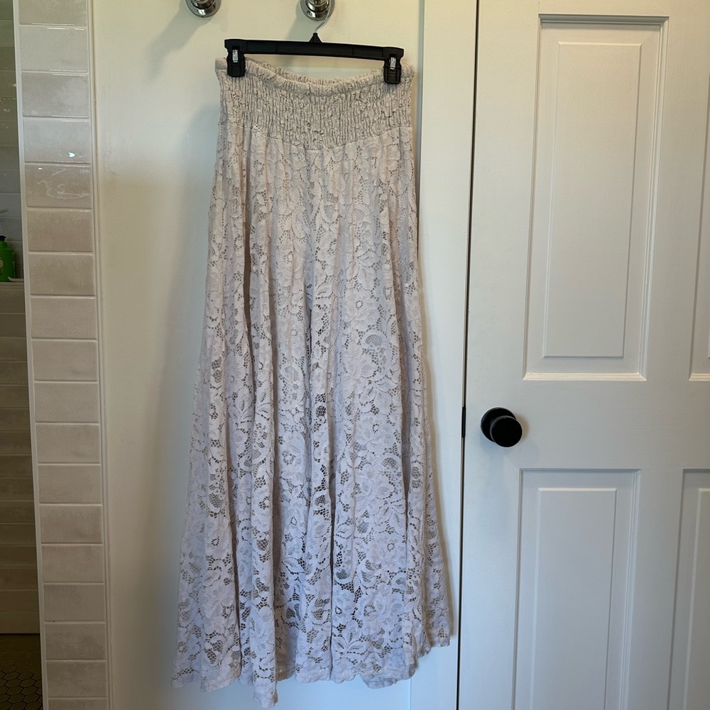 Tempo Paris Elegant White Lace Gaucho Pants
